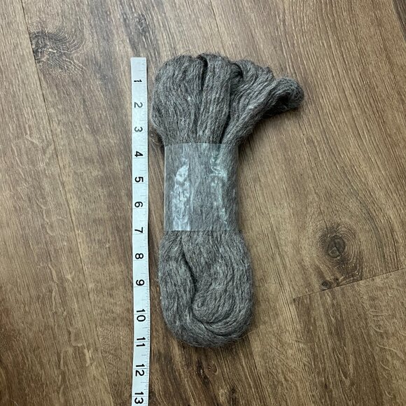 100% Wool Hand Spun Gray Fiber Yarn - Picture 9 of 10